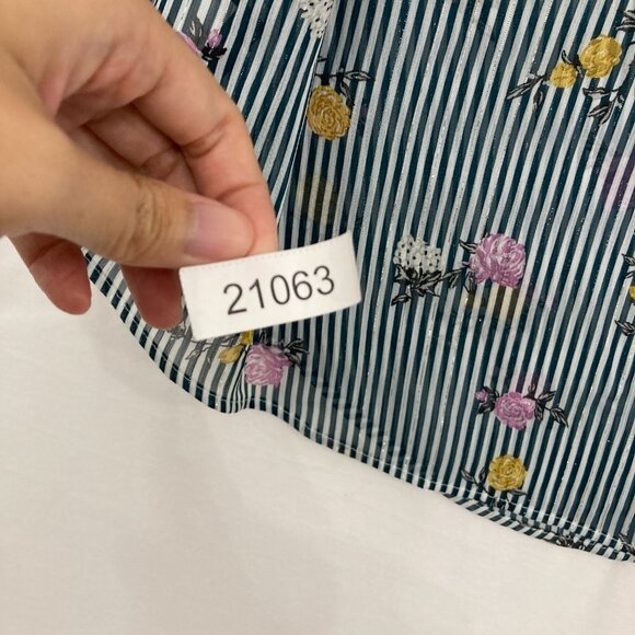 Torrid Harper size 2X Striped Floral Lurex Chiffon V Neck Button Popover Top - Picture 12 of 12